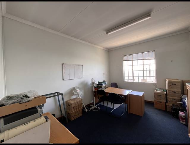 1,550M² WAREHOUSE TO LET IN EASTLEIGH